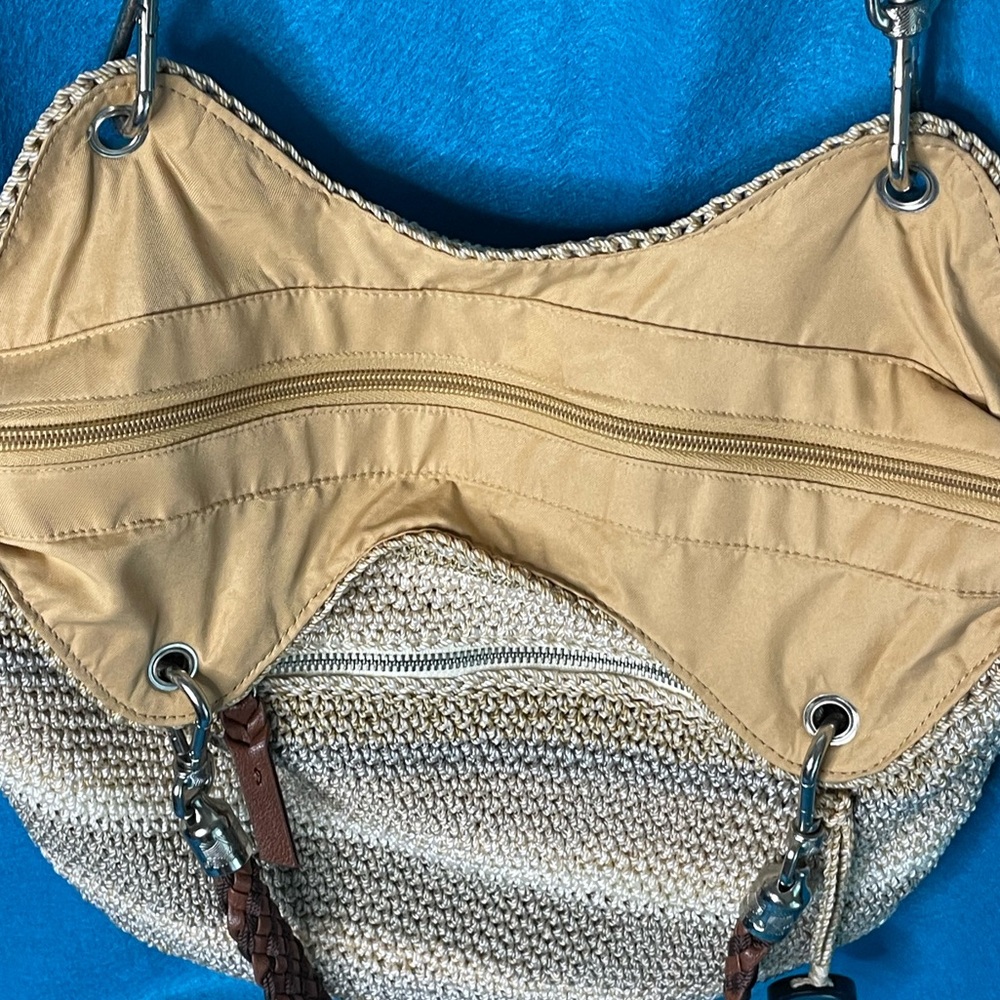 👜 The Sak Ombré Hobo Crochet Shoulder Bag. Ivory, Beige and Gray Stripes. 👜 - Picture 14 of 15